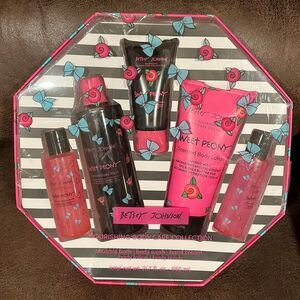 NIB Betsey Johnson body care collection